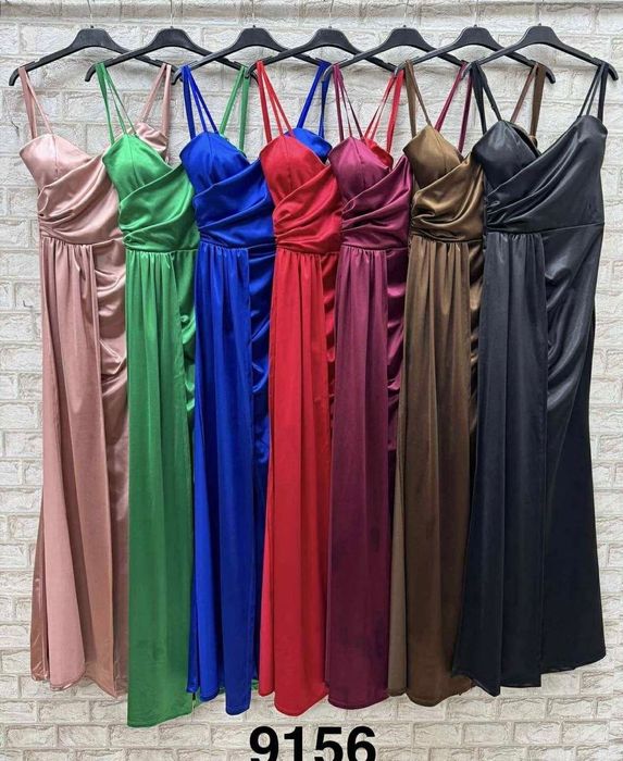 Официална сатенена рокля