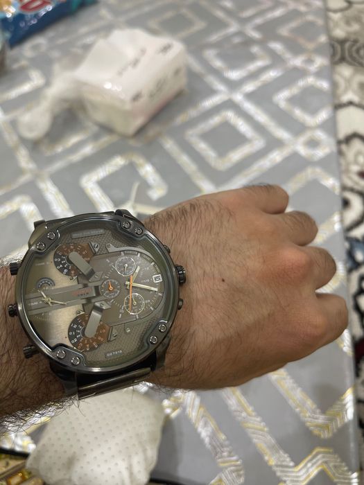 Часы наручные DIESEL