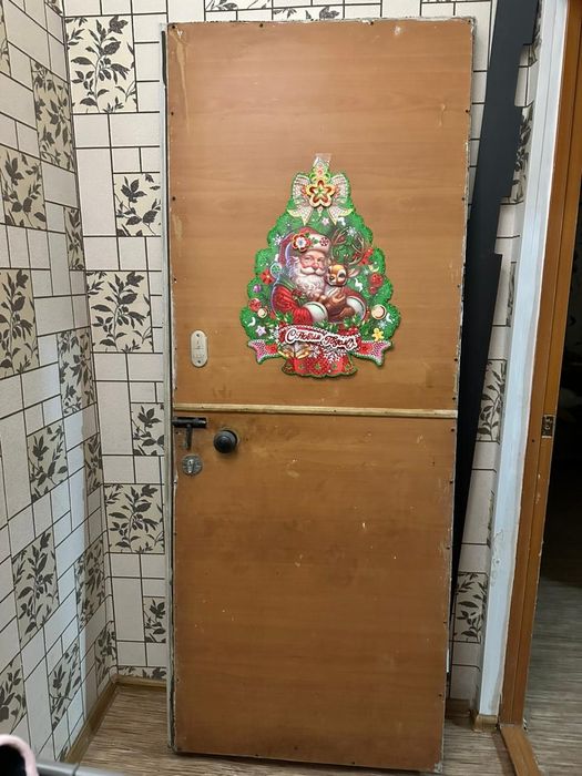 Продам железную дверь