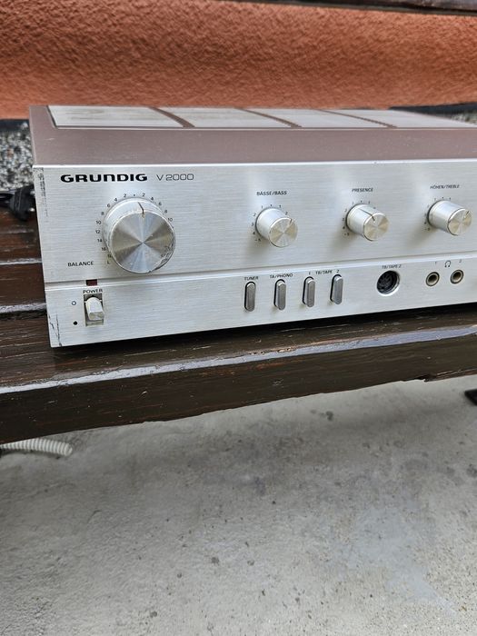 Усилвател Grundig V 2000