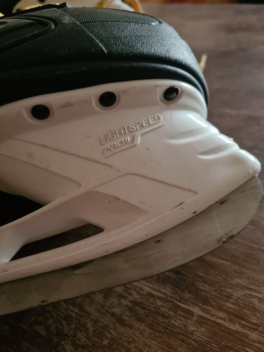 Продам коньки Bauer