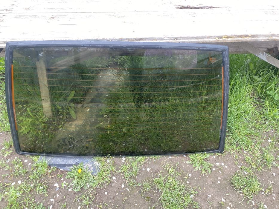 Заднее Лобовое стекло 124 мерс