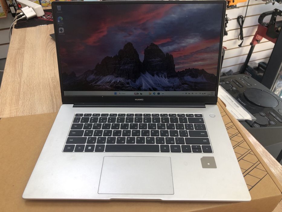 Huawei Mate D15 i3-11/8/256