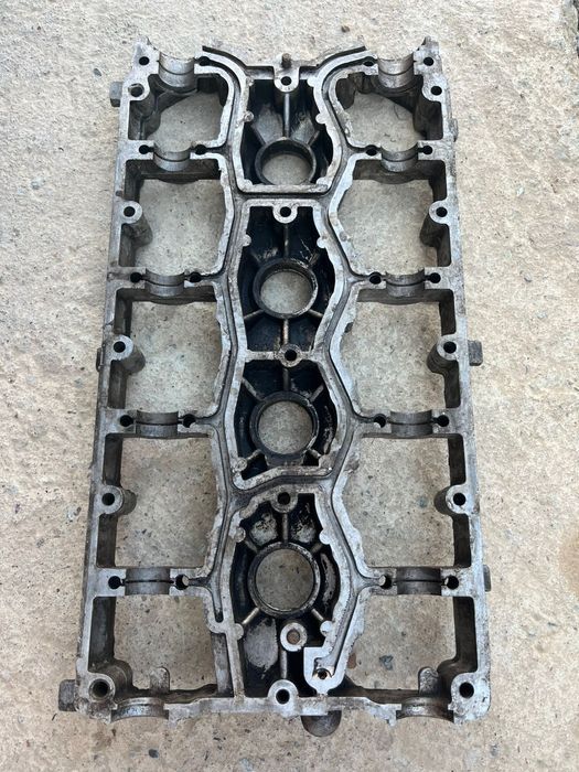 Крышка матора ГБЦ 16кл ваз.