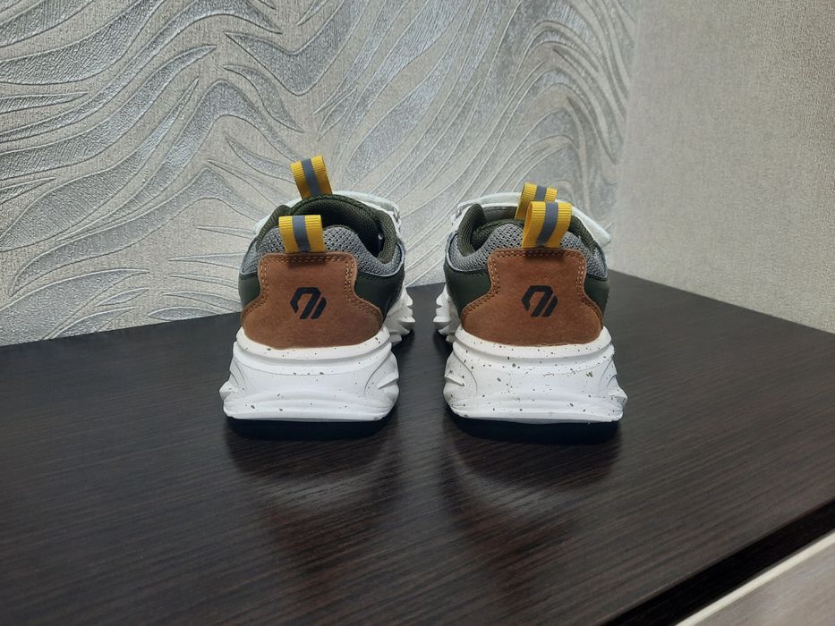 Кроссовки детские