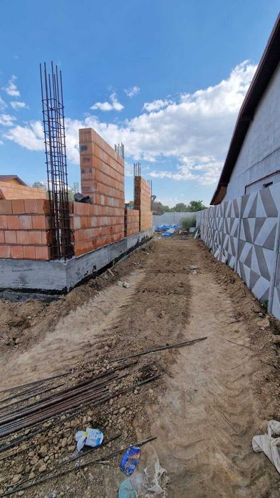 Constructii case la rosu si la cheie, începând de la 250 Euro