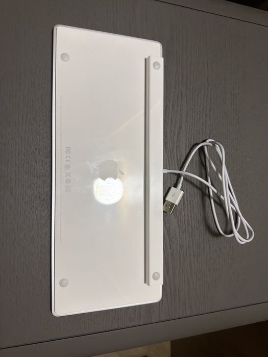 Оригинальная Apple Keyboard USB с цифровым блоком