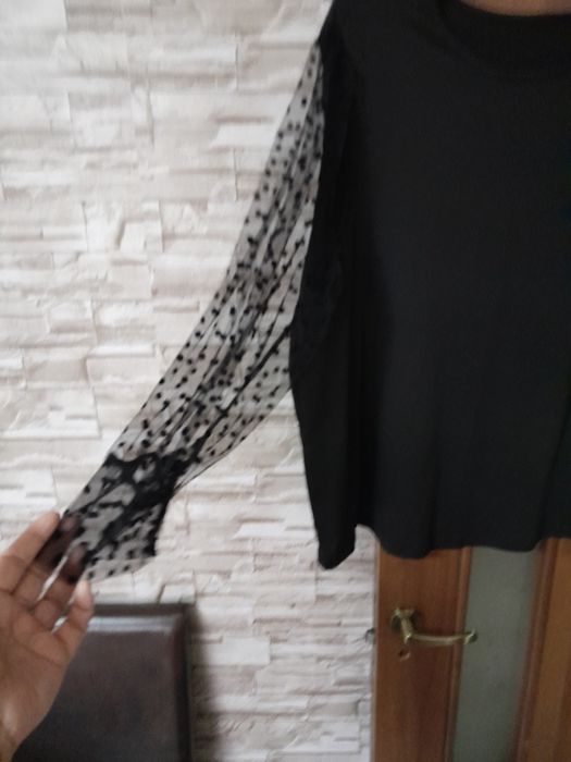 Bluza cu mâneci transparente din voal