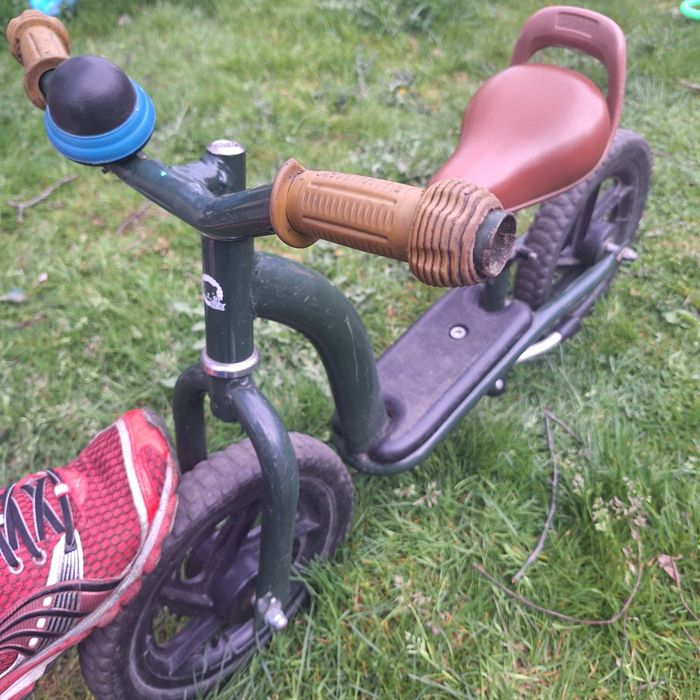 Vand doua biciclete de copiii fara pedale