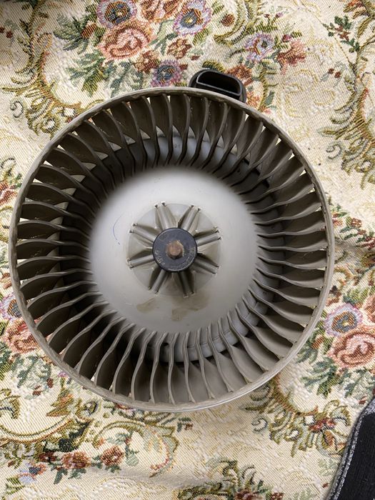 Продам моторчик печки камри 40