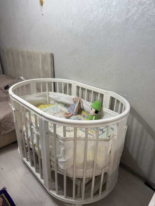 Кровать детская и стульчик