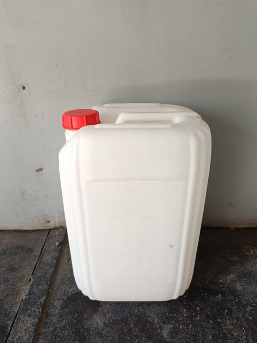 Продам канистры 20л. В отличном состоянии.