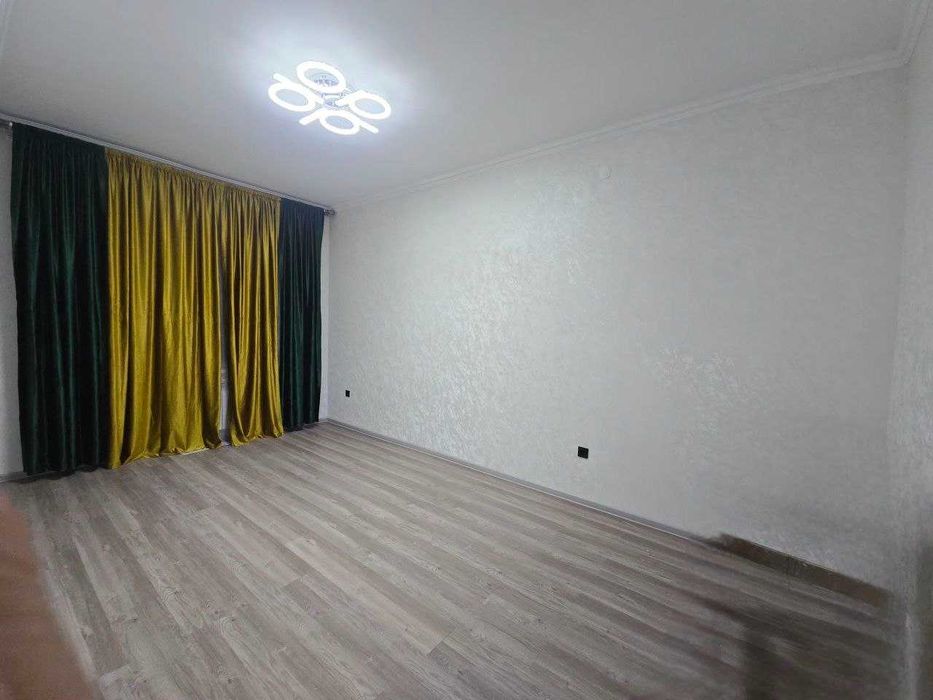 корасувда 1 каватда 3 хоналик квартира сотилади