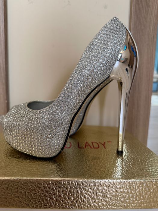 Дамски обувки на ток