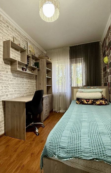 Буз-2. Продаётся квартира 4/4/5 Балкон 2*6 и 1.5*3