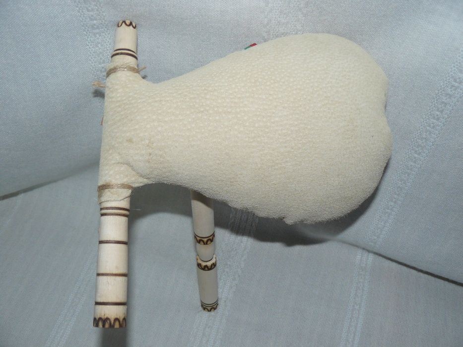 сувенирни музикални инструменти- детска гайда издаваща звук, свирки