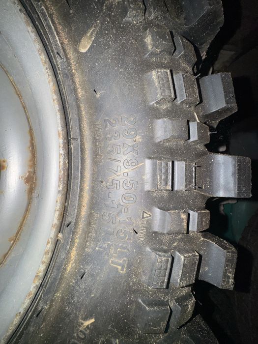 Офроуд гуми 235/75-15 за джип