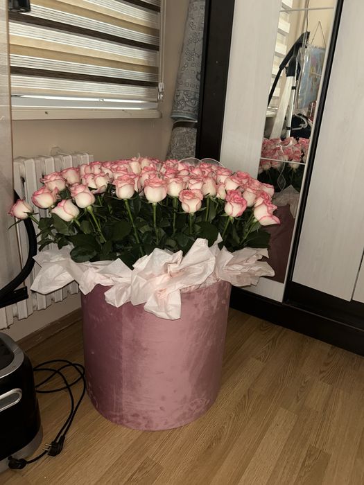 Корзина розовых роз