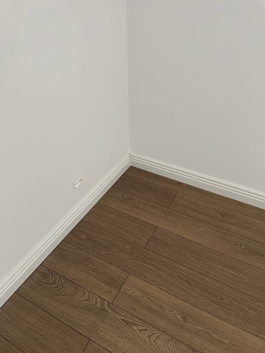 Montaj plinta parchet-profil decorativ-chenare-cornisa