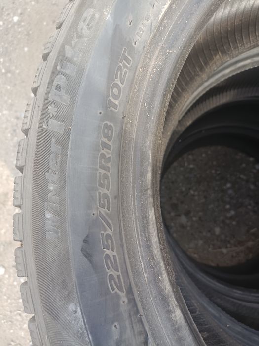 Продам шины зимние  225/55/18