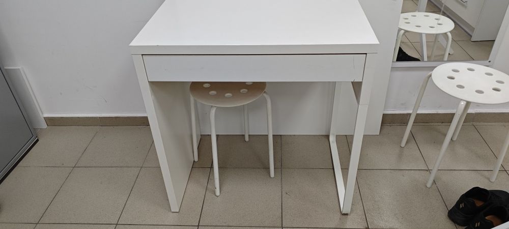 Компютърно бюро бяло