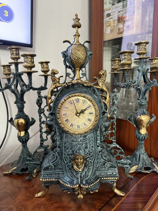 Каминные часы с канделябрами
