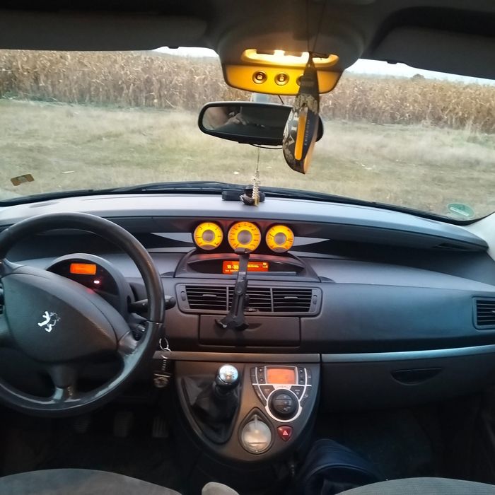 Vând Peugeot 807