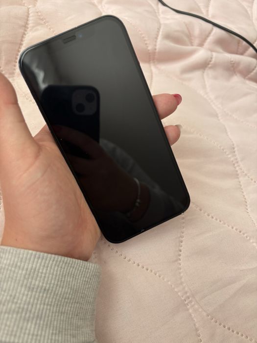 Iphone 12 64 гб със кеис батерия