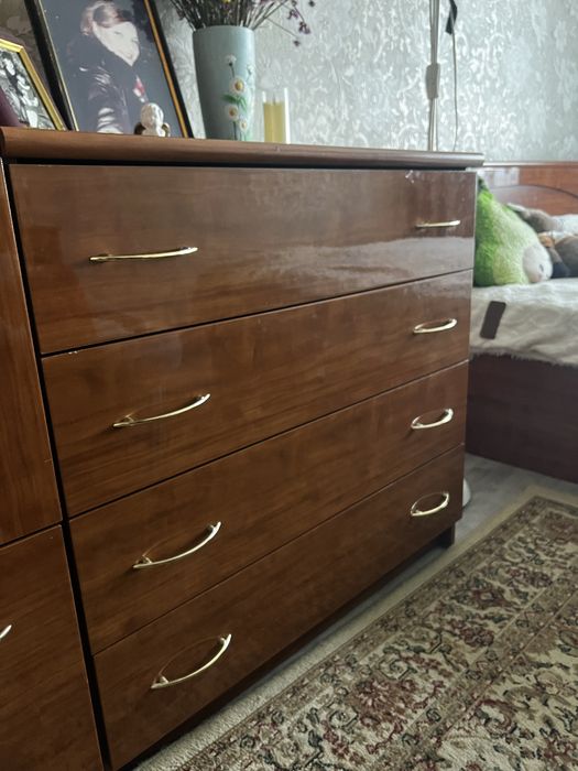 Спальный гарнитур б/у