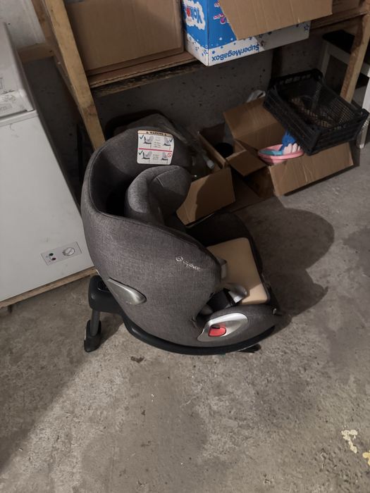 Продаю автокресло cybex