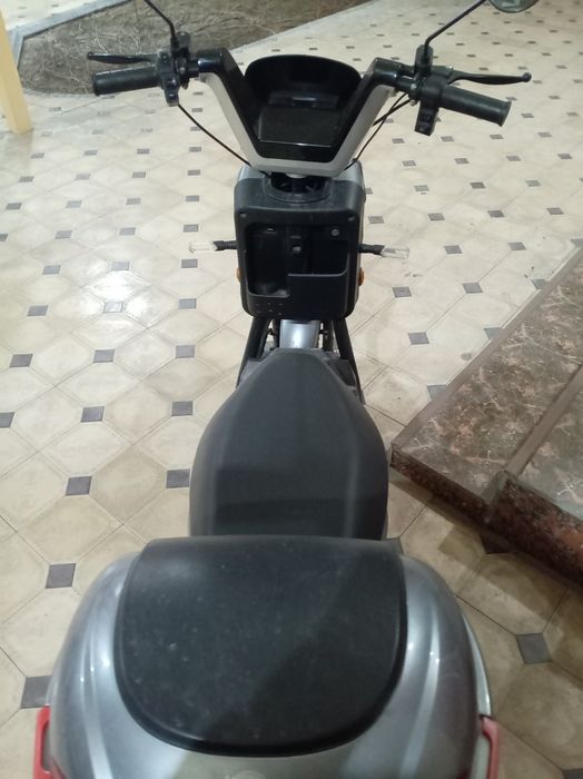 Скутер сотилади 250$