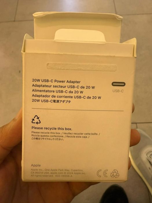 Продам оригинальный адаптер для айфона