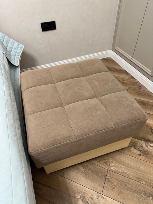 Продам диван с двумя креслами