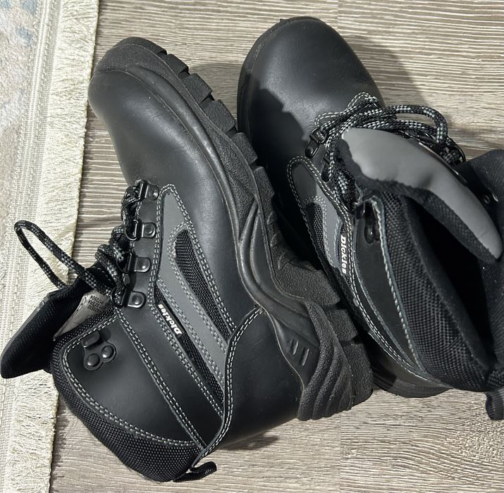 Продам недорого спецобувь ботинки 37-38 размер