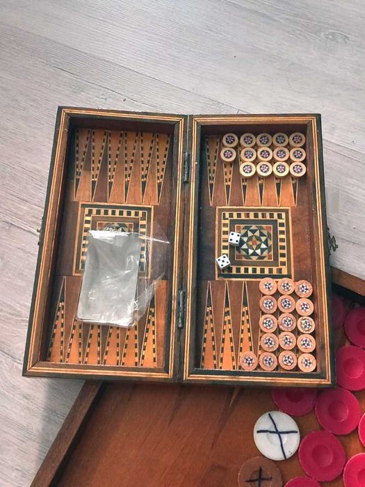 Настолна игра шах табла, два вида