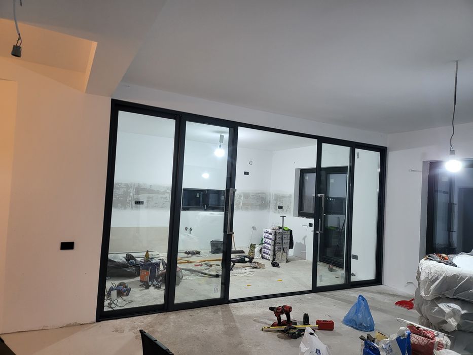 Usi glisante din aluminiu cu geam termopan