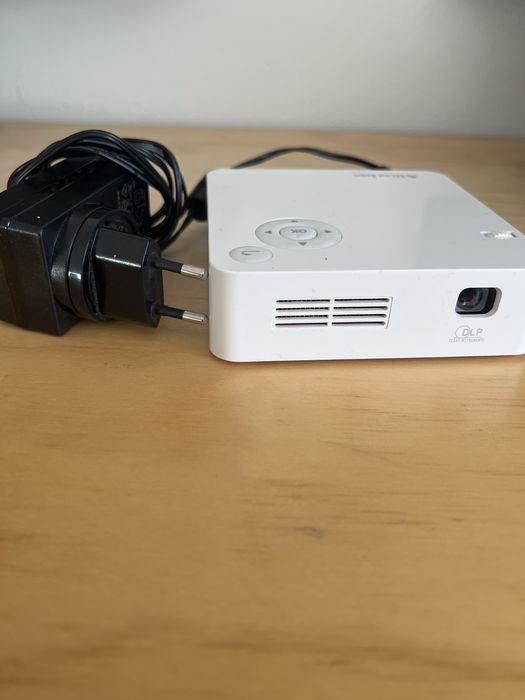 mini-videoproiector portabil EZCast Beam J2
