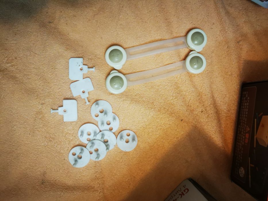 Набор заглушек на розетки