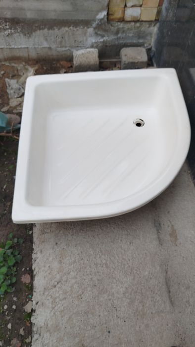 Душевой поддон ванной . В отличном состоянии.