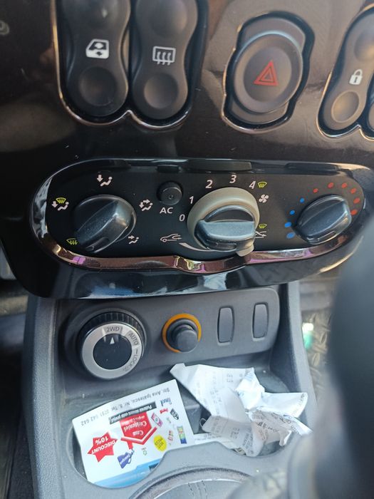 Vând Dacia Duster Benzina