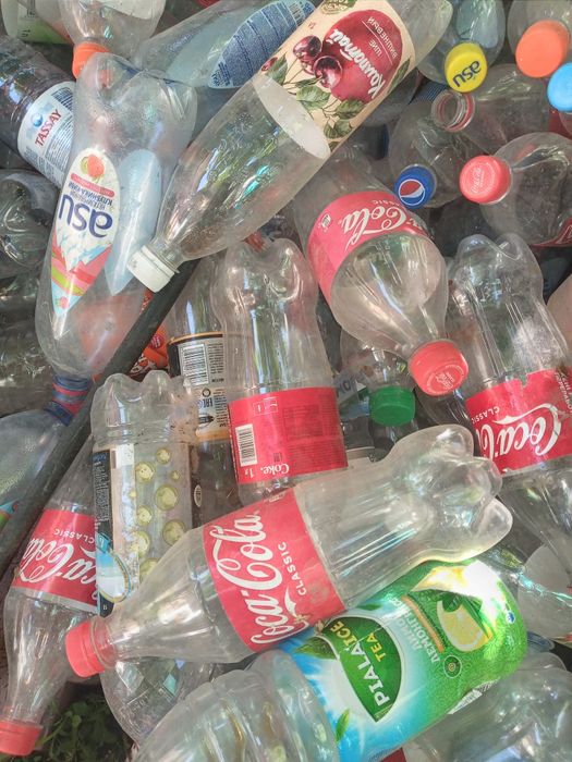 Продается пластиковые бутылки