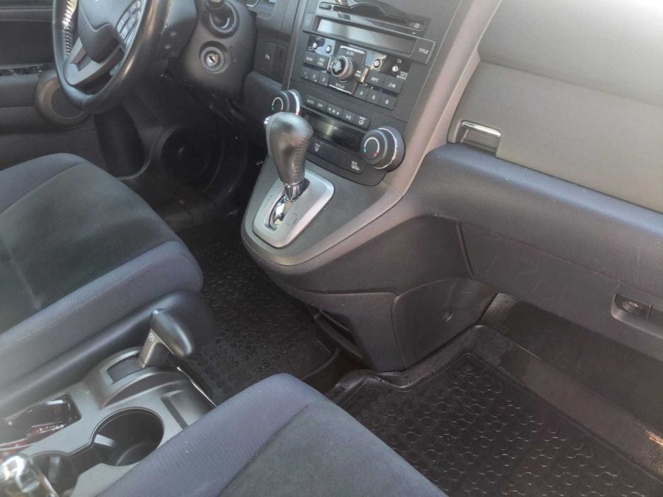 Продавам Honda CR-V