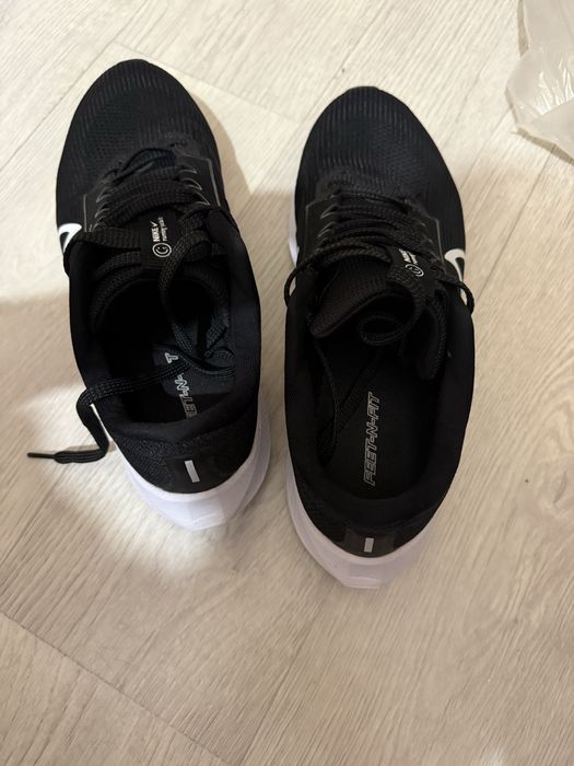 Продам кроссовки nike