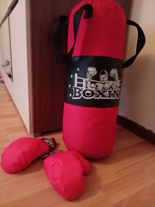 Боксова круша с ракавици