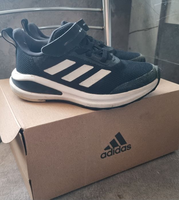 Продам   кроссовки Адидас 28 размео