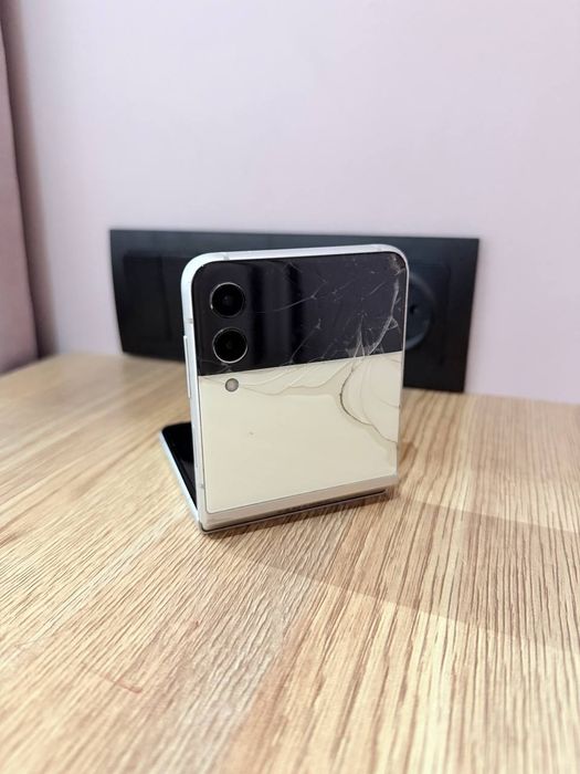 Продаётся Samsung Zflip 3