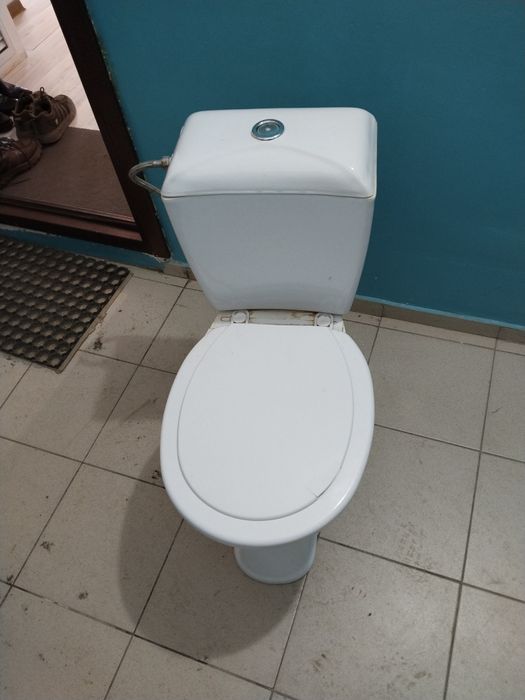 Продам унитаз с бочонком  б/у