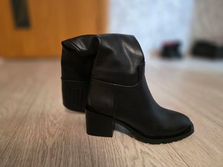 Продам новые зимние сапоги.
