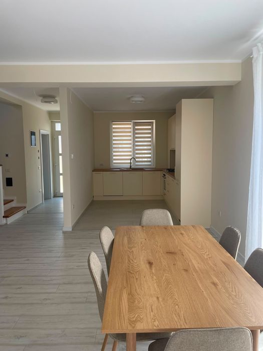 Proprietar inchiriez jumatate duplex
