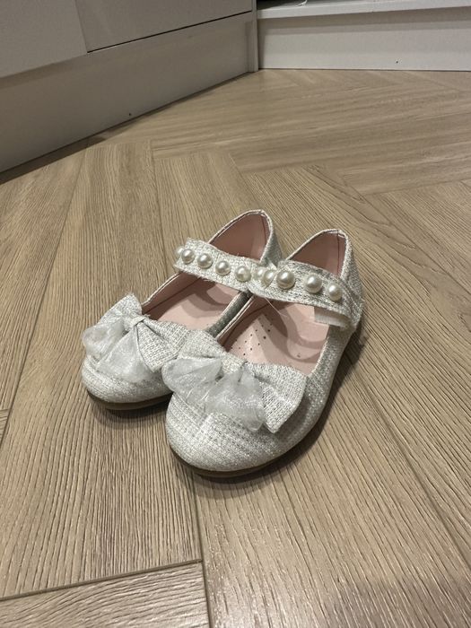 Продам детские туфельки